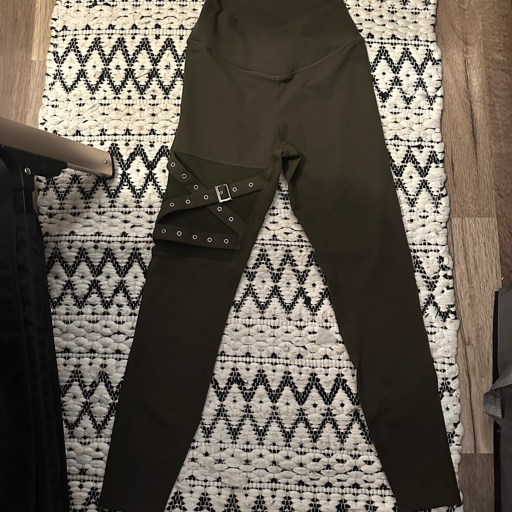New forest green buckle leggings small